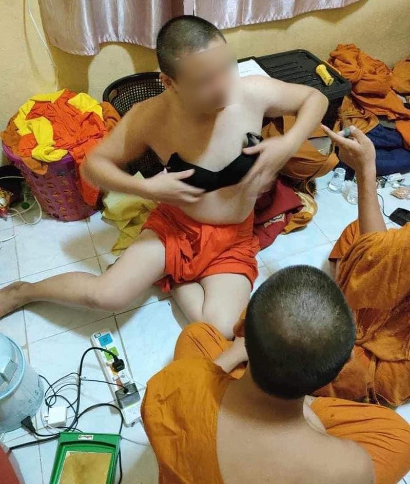 乱！泰国沙弥穿胸罩男扮女装照片疯传，被爆提供性服务（图） - 1
