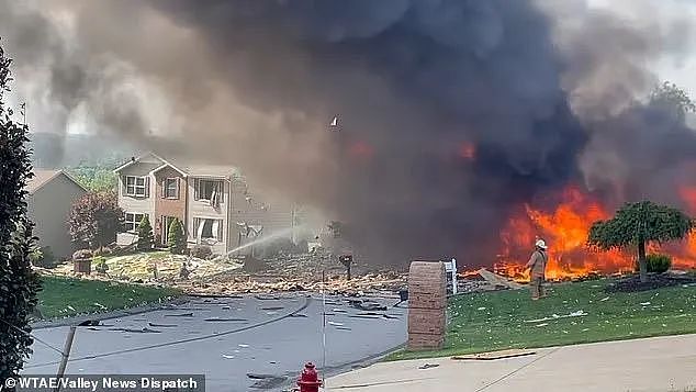平地一声爆炸！美国一栋房子竟被炸飞，造成5人死亡（组图） - 3