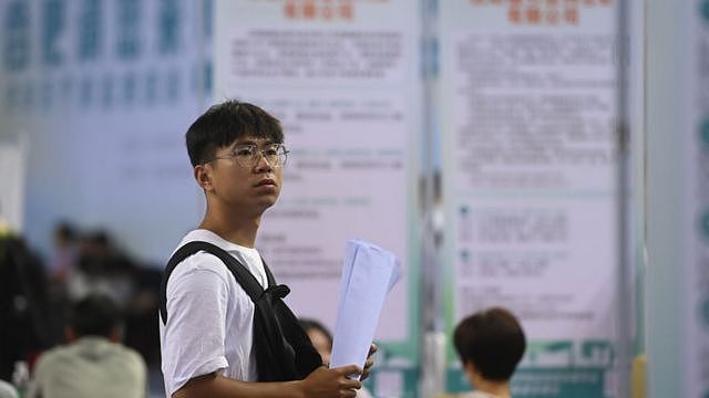 失业率：中国停止发布青年失业数据，今年以来屡创历史新高（组图） - 2