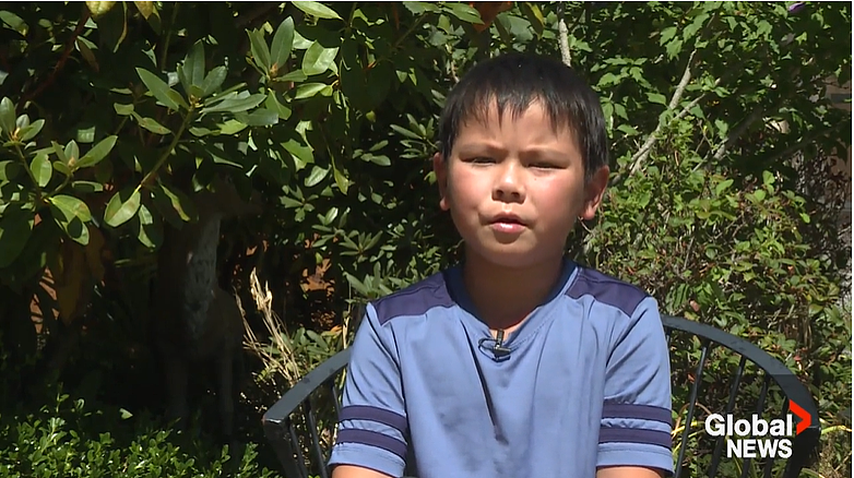 8岁华裔男孩摆摊筹款引关注，背后故事令人心酸（组图） - 2
