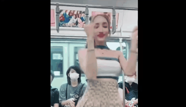 网美游日本电车内性感热舞！同胞都嫌可耻，她被干谯到终于认错（视频/组图） - 3