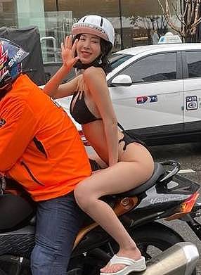 “比坚尼、巨乳、翘臀”成群女郎坐电单车现身南韩大街！遭警截查引发热议（组图） - 10