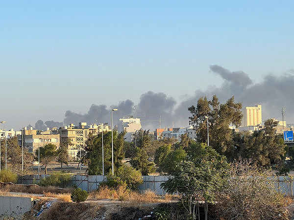 利比亚首都爆武装冲突！双方火拼激战致55死146伤（组图） - 1