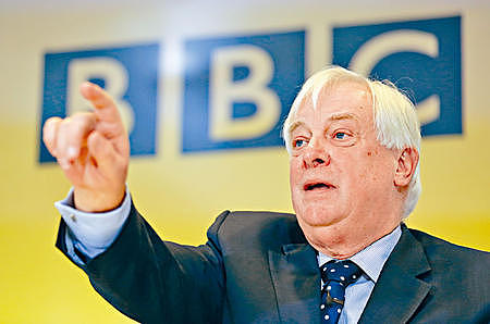 彭定康在BBC信托基金会主席任内，屡次爆出丑闻。
