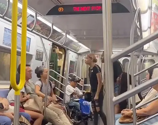 怒了！华人一家四口在地铁上遭三女孩狂吐口水＋暴打，围观乘客也遭殃（组图） - 4