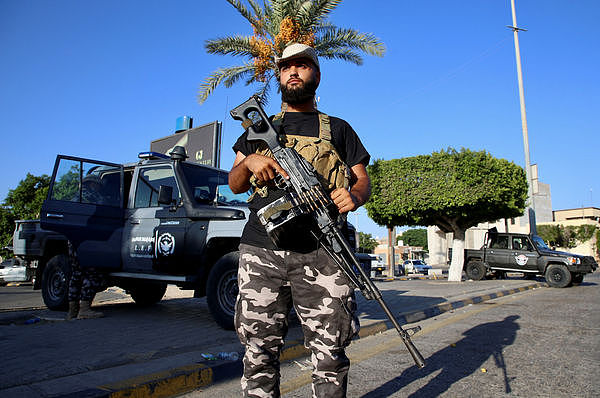 利比亚首都爆武装冲突！双方火拼激战致55死146伤（组图） - 2