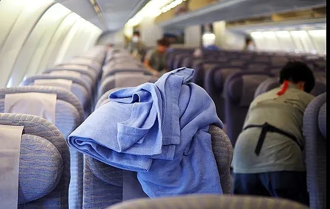 飞机上的毯子多久洗一次？好恶心，不要在吃饭的时候点开看！（组图） - 6