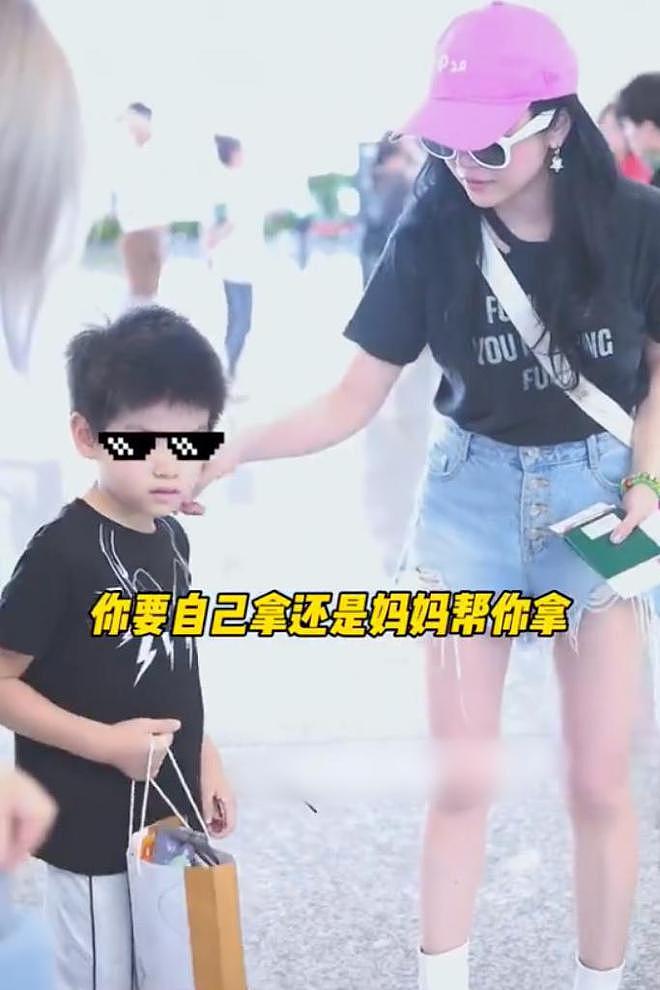 陈妍希携子现身上海机场，一身行头超6万，6岁小星星表情又拽又酷（组图） - 5