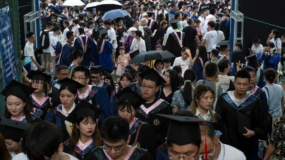 中国官媒披露中国大学强迫学生签订虚假就业合同（组图） - 1