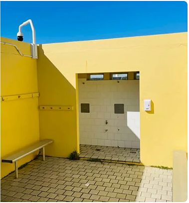 窒息！澳沙滩浴场在女更衣室加装摄像头！游客：“感觉被360°窥探”（组图） - 2
