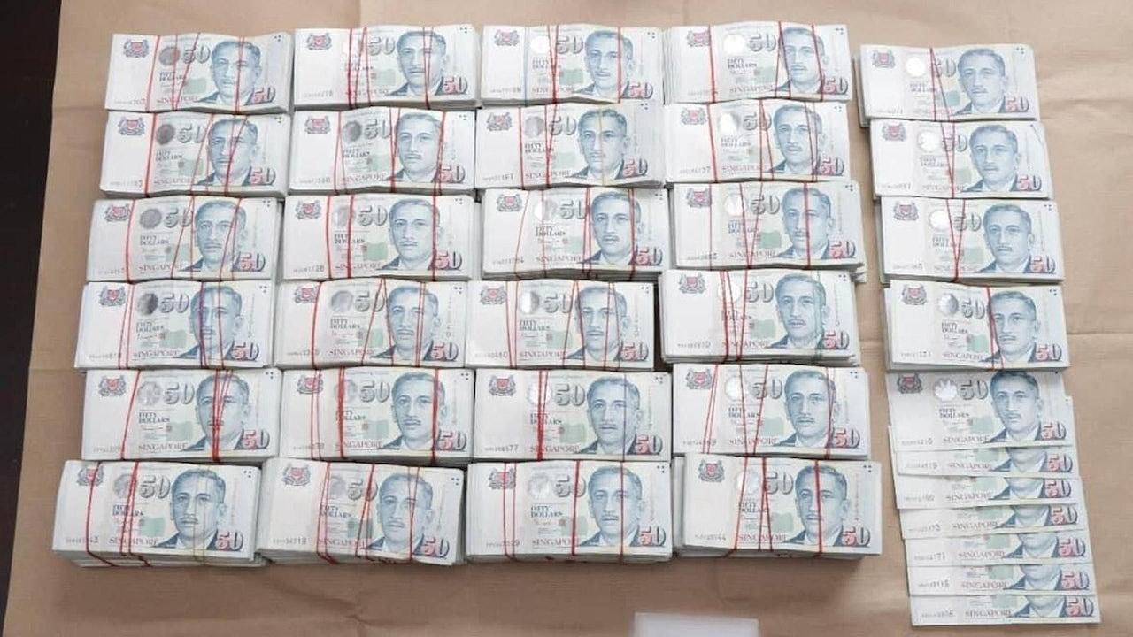 新加坡57亿元洗黑钱案10人被捕，两人遭中国通缉（组图） - 1