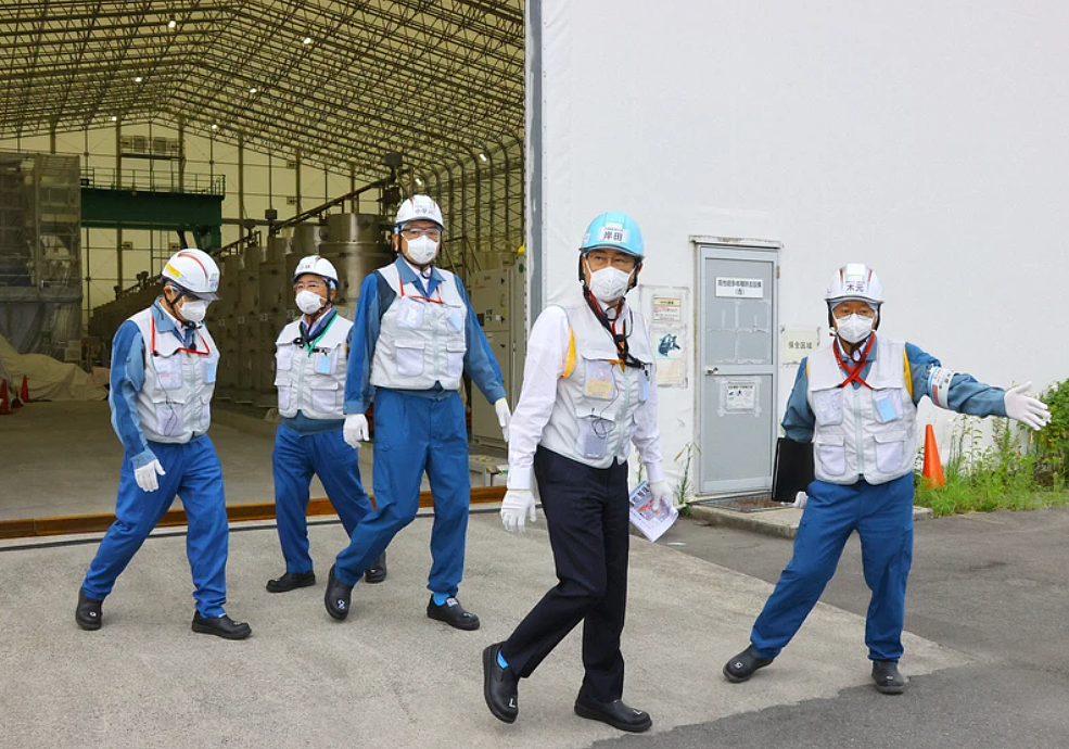 日本正式决定核污水24日开始排海，福岛渔民怒斥：真安全的话装瓶拿去卖啊！（组图） - 8