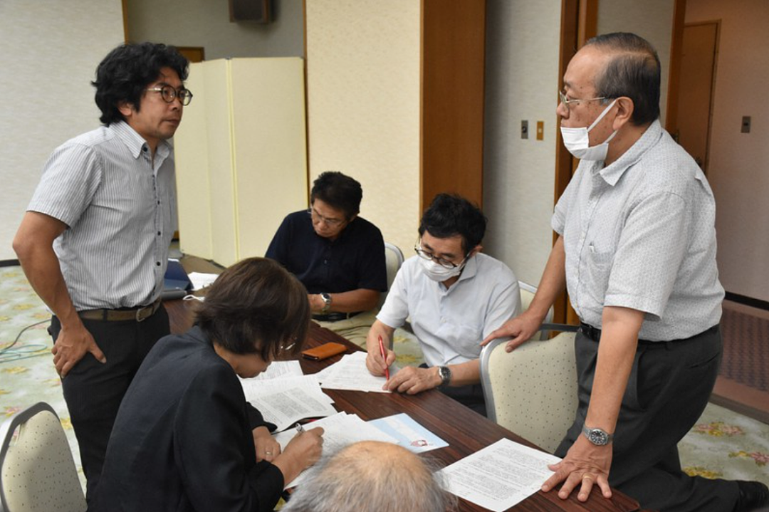 日本正式决定核污水24日开始排海，福岛渔民怒斥：真安全的话装瓶拿去卖啊！（组图） - 28