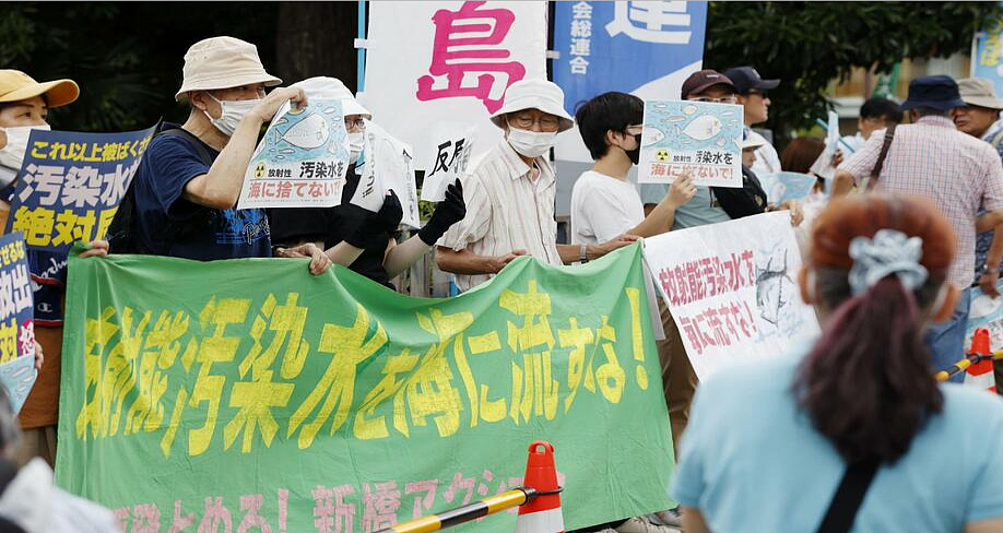 日本正式决定核污水24日开始排海，福岛渔民怒斥：真安全的话装瓶拿去卖啊！（组图） - 17