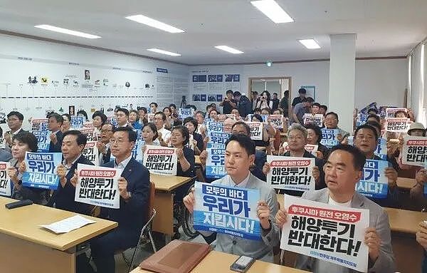 韩国政府宣传日本核污水排海安全遭国民抗议！弹劾总统即将提上日程？（组图） - 6