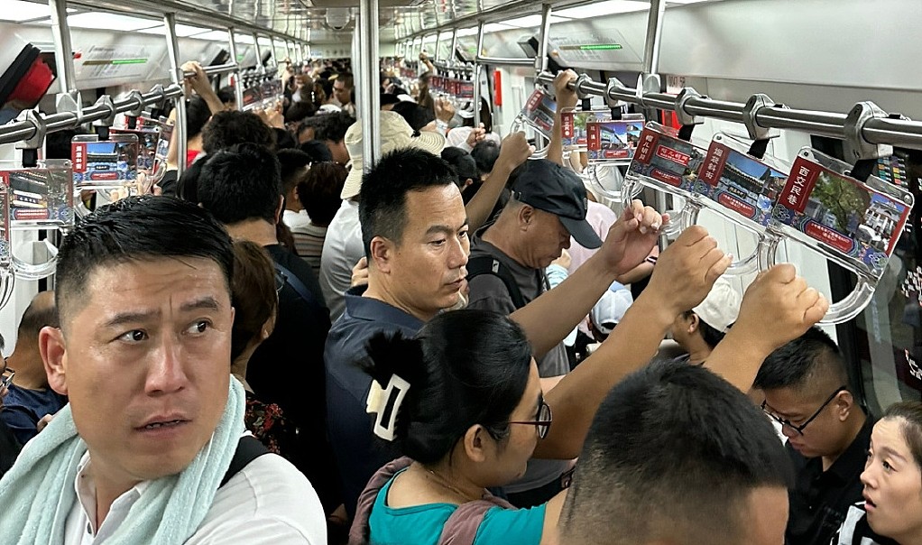 北京地铁车厢内女乘客被色狼从身后被猥亵！衣服沾上不明液体（组图） - 8