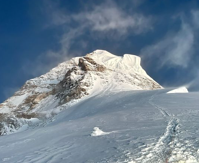 搬运工倒在世界第二高峰，50名登山客从他身上跨过任其活活等死！只为登顶破纪录（组图） - 1