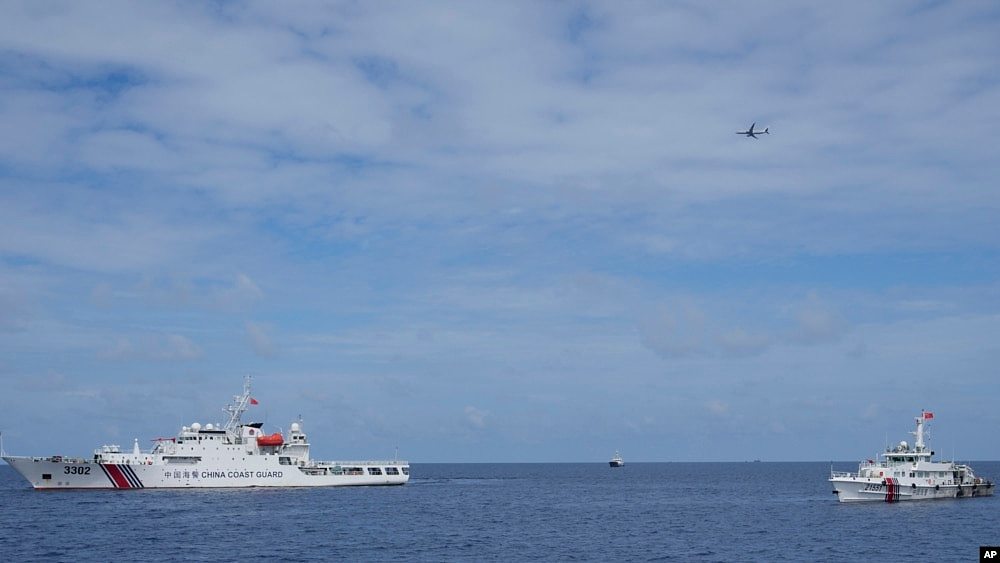 菲突破中国海警船拦截向有争议岛礁运送物资！美侦察机天上监控事态发展（视频/组图） - 1