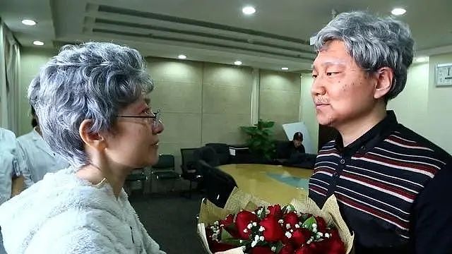 北京35岁女子盛装出席自己的“葬礼”，丈夫深情全场泪崩，妻子去世7年，他至今未娶（组图） - 3