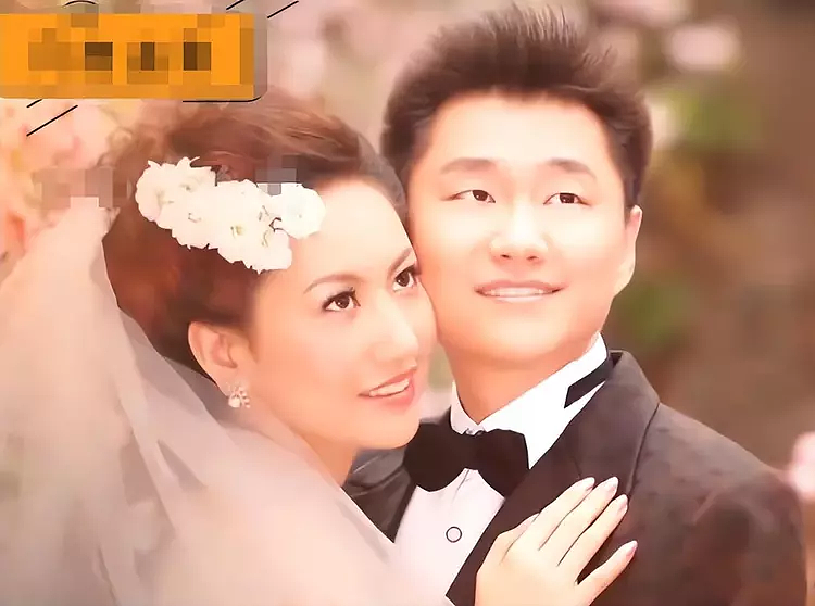 北京35岁女子盛装出席自己的“葬礼”，丈夫深情全场泪崩，妻子去世7年，他至今未娶（组图） - 6