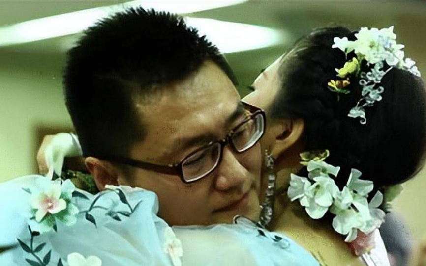 北京35岁女子盛装出席自己的“葬礼”，丈夫深情全场泪崩，妻子去世7年，他至今未娶（组图） - 17