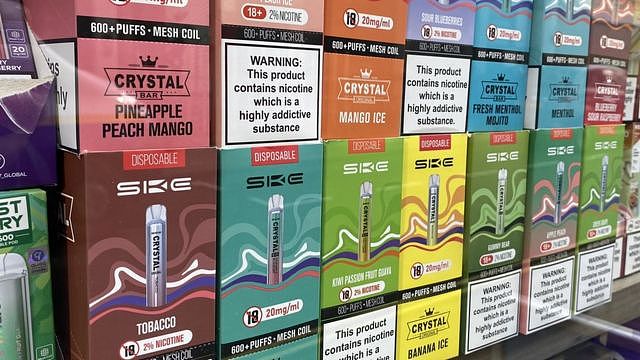 外媒：中国电子烟风靡英国！营销手法被指吸引儿童引起争议（组图） - 1