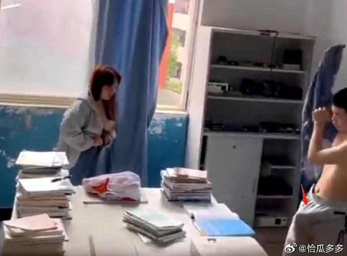 视频疯传！中国情侣躲大学办公室爱爱，被老师同学突击“查房”（视频/组图） - 3