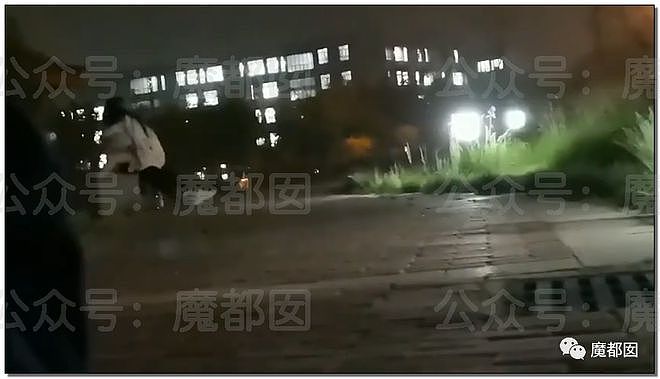 辣眼睛！不同时间地点！军训惊现小情侣公然上演“活春宫”引发热议（组图） - 42