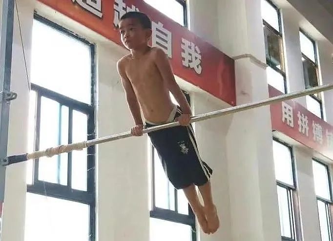 7岁获5金2银！中国体操“神童”背后是一个特殊家庭...（组图） - 4