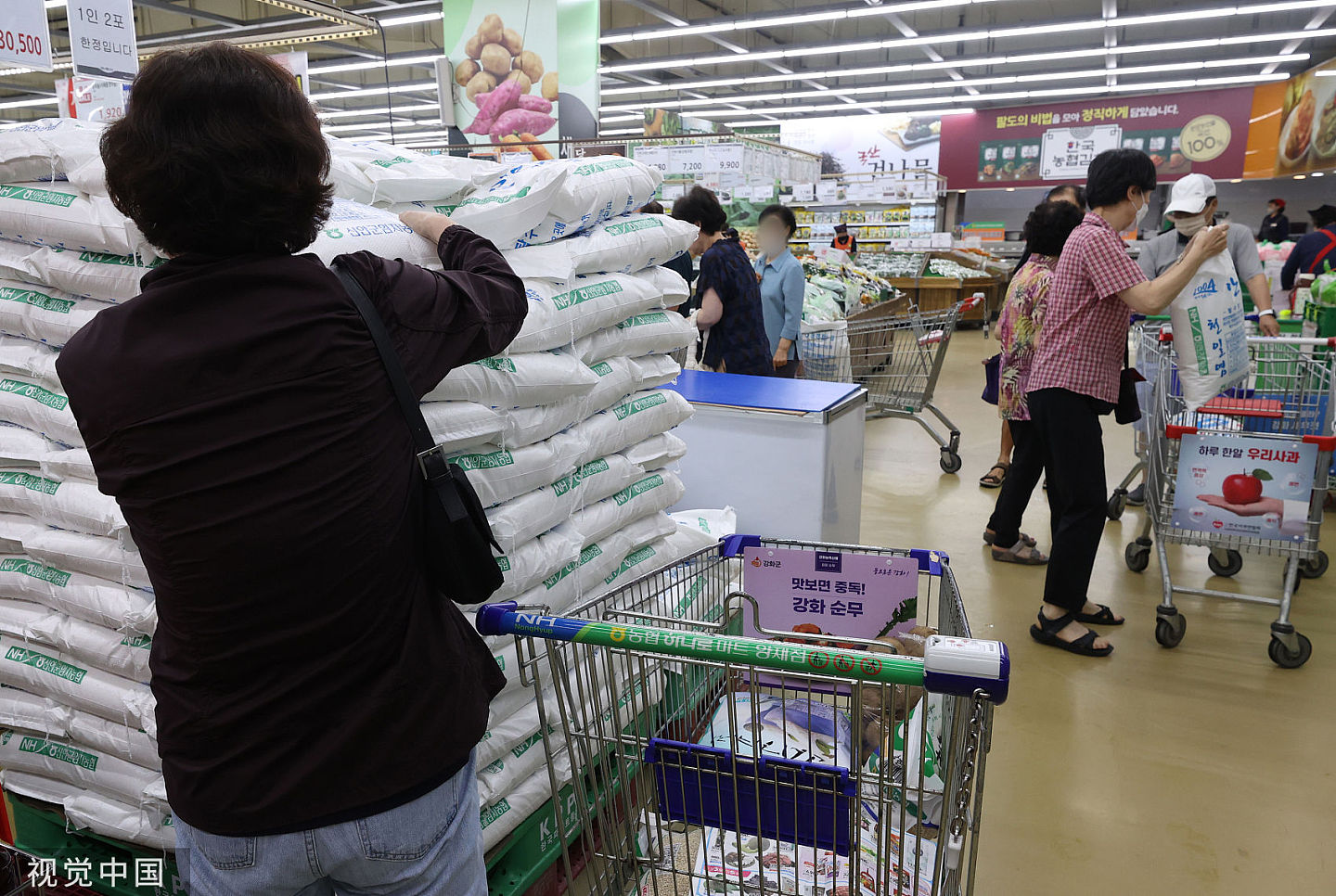 食盐、海鲜干货抢起来！韩国民众怕爆福岛核废水：连泡菜也不敢吃（组图） - 1