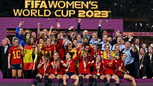 女足世界杯：西班牙足协主席强吻球员，夺冠胜利演变成“#MeToo”时刻（组图） - 11