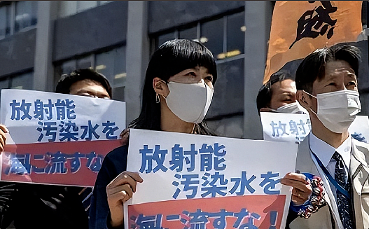 日本核污水排海后，第一批“受害者”出现了！日政客：中国游客先吃海产！再喝核污水（组图） - 1