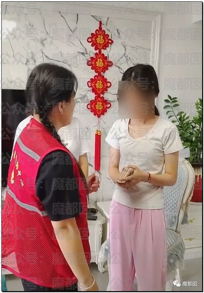 超美女生穿名牌用苹果手机接受“贫困”捐赠引发爆议！（组图） - 3