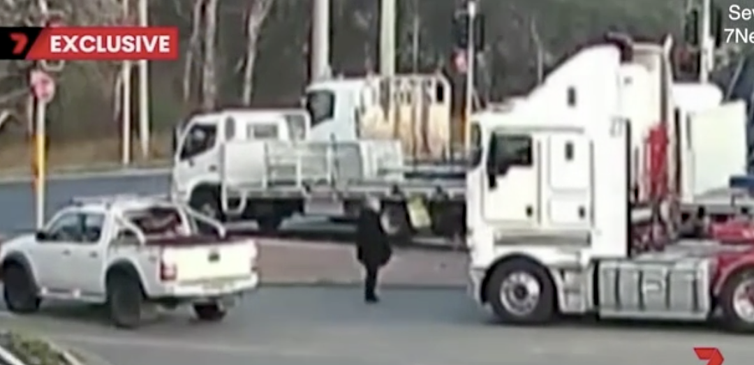 太可怕！悉尼女司机被卡车当街碾压，儿子亲眼目睹惨剧，整个人都傻了......（组图） - 7