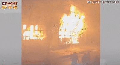 75人死亡！凌晨CBD公寓突发大火，数百住户陷身火海！遗体挤成一堆，有人从5楼跳下！悉尼CBD不久前也发生大火（组图） - 8