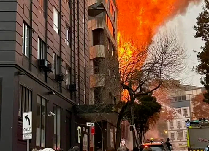75人死亡！凌晨CBD公寓突发大火，数百住户陷身火海！遗体挤成一堆，有人从5楼跳下！悉尼CBD不久前也发生大火（组图） - 18