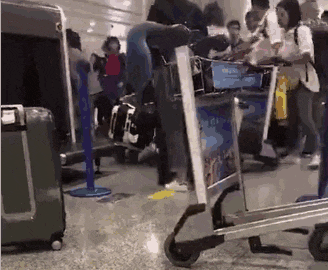 回国注意了！一个航班100多人行李被上“大黄锁”，原因竟是这个…（组图） - 10