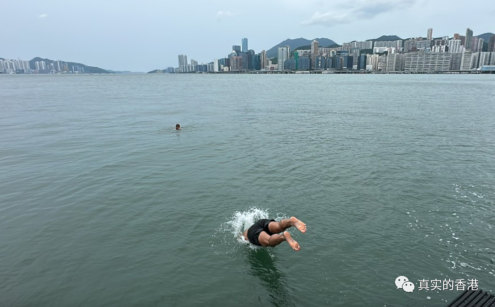 恐怖！10号风球下的香港，住宅大楼晃了一夜！（组图） - 3