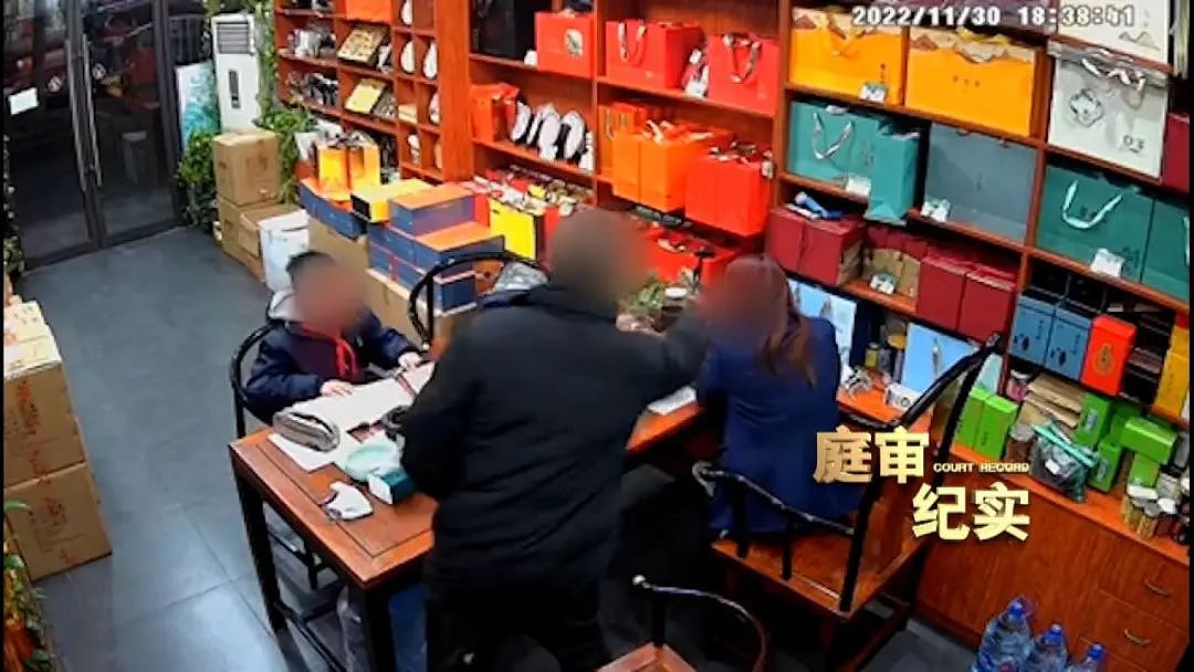 无视保护令，上海一家暴男上门骚扰妻子，女儿上前阻止竟被猛掐脖子（视频/组图） - 15
