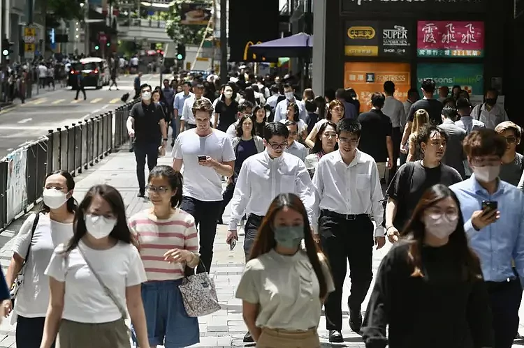 进退两难的港漂内地中产：“不是土豪家庭就别来了”（组图） - 4