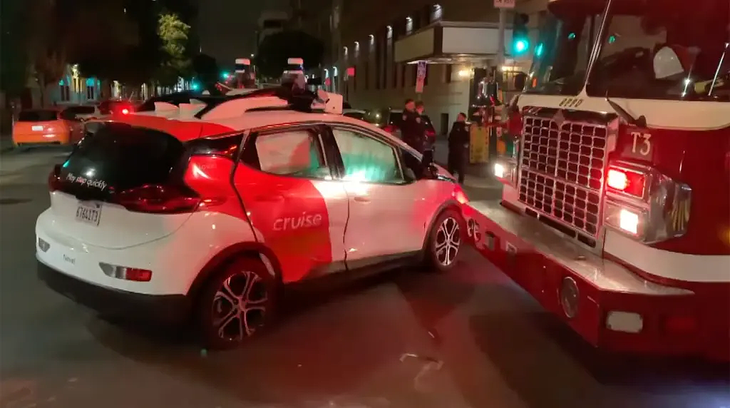 离谱！旧金山开始流行在无人驾驶车内玩“车震”了…（组图） - 5