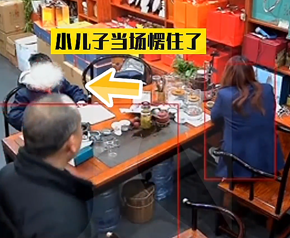 无视保护令，上海一家暴男上门骚扰妻子，女儿上前阻止竟被猛掐脖子（视频/组图） - 11