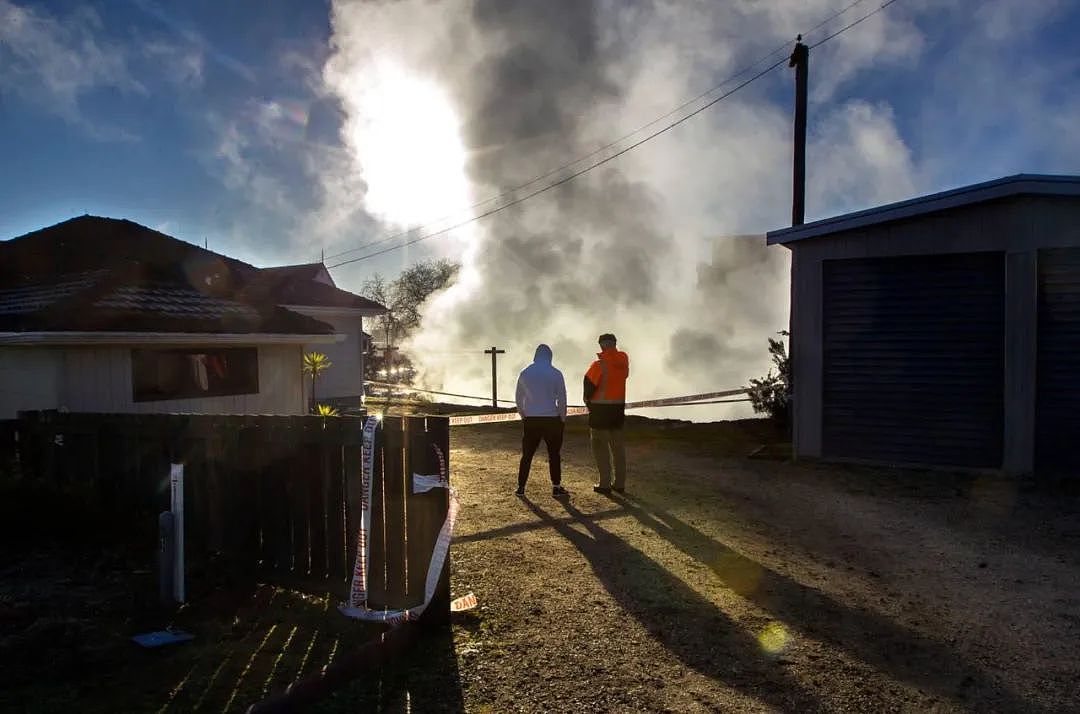 “太吓人了！”滚烫的泥浆到处喷射，胆小的居民已搬家……新西兰这个景观要“世代维护”（组图） - 8