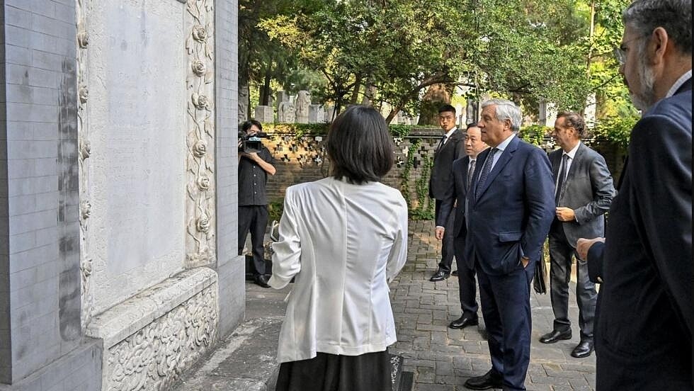意大利副总理兼外长塔亚尼抵达北京先参谒利玛窦墓碑（图） - 1