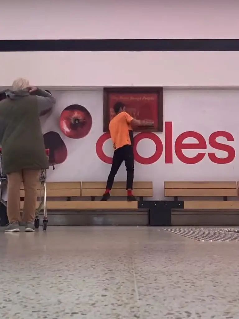 Coles和WWS道德沦丧？悉尼男子在2大超市涂鸦，怒喷高价收割消费者！视频曝光后，网友纷纷拍手叫好…（组图） - 3