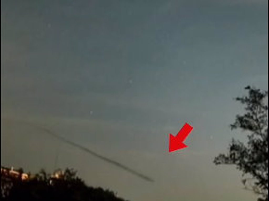 UFO现身山东？济南出现不明飞行物，空中转弯后急速坠落（视频/图） - 1