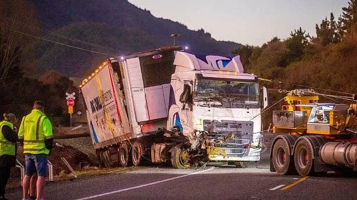 新西兰最惨烈车祸之一！血肉模糊，全车7死1伤，包括华人，死亡最小6个月（组图） - 6
