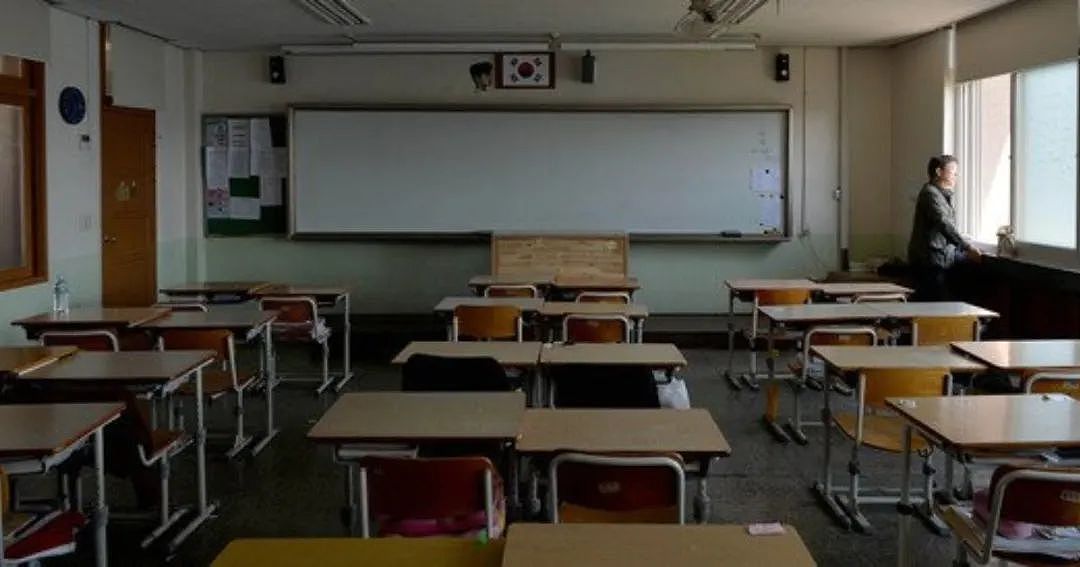 遭家长学生与学校欺凌，韩国老师自杀现象频发！韩国人怒了，万人街头抗议（组图） - 5