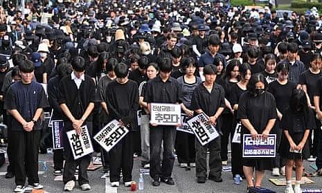 遭家长学生与学校欺凌，韩国老师自杀现象频发！韩国人怒了，万人街头抗议（组图） - 1
