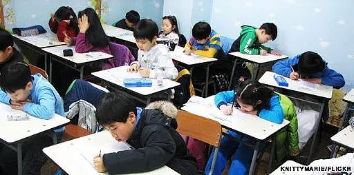 遭家长学生与学校欺凌，韩国老师自杀现象频发！韩国人怒了，万人街头抗议（组图） - 15